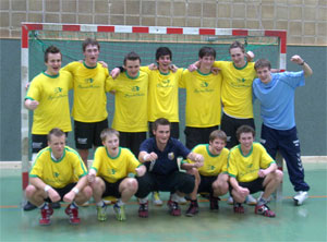 Jungenteam Handball mit Coach Florian Wachsmann