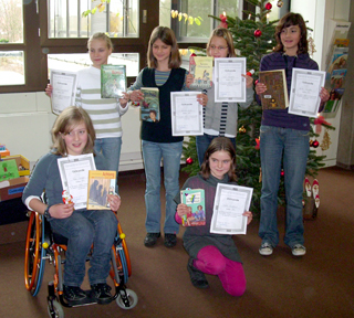 Teilnehmerinnen bei Schulentscheid des Vorlesewettbewerbs der 6.Klassen